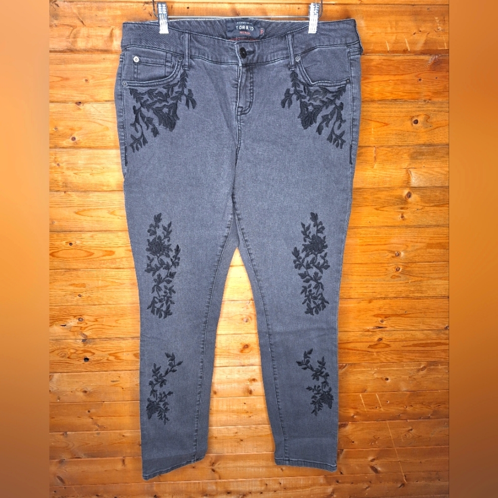 ❤️ TORRID Women's Gray Embroidered Jeans Stretch Skiny Size 12R